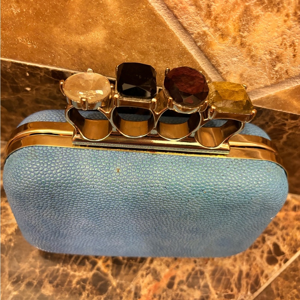 Evening clutch with ring topper.